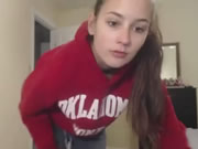 清純洋妞在房間脫衣抖臀掰穴自拍